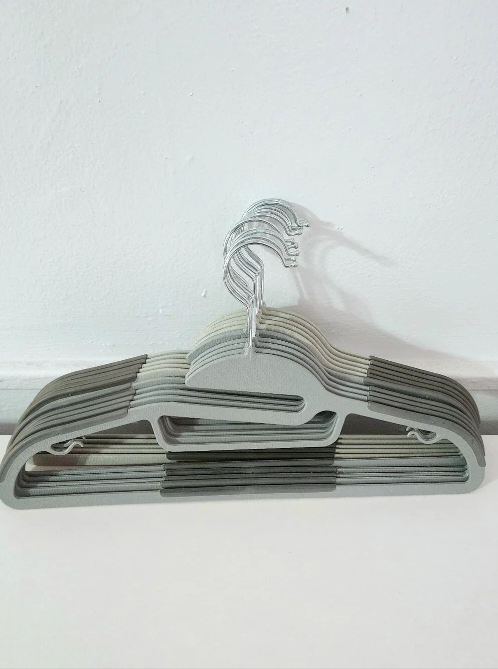 10 Slim Non-Slip Plastic Hangers in Light Gray